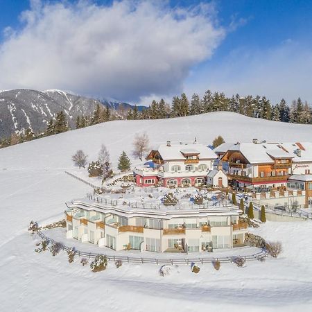 Hotel Amaten Brunico Bagian luar foto