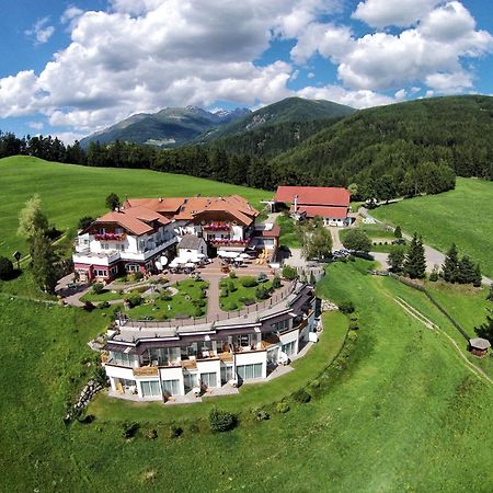 Hotel Amaten Brunico Bagian luar foto