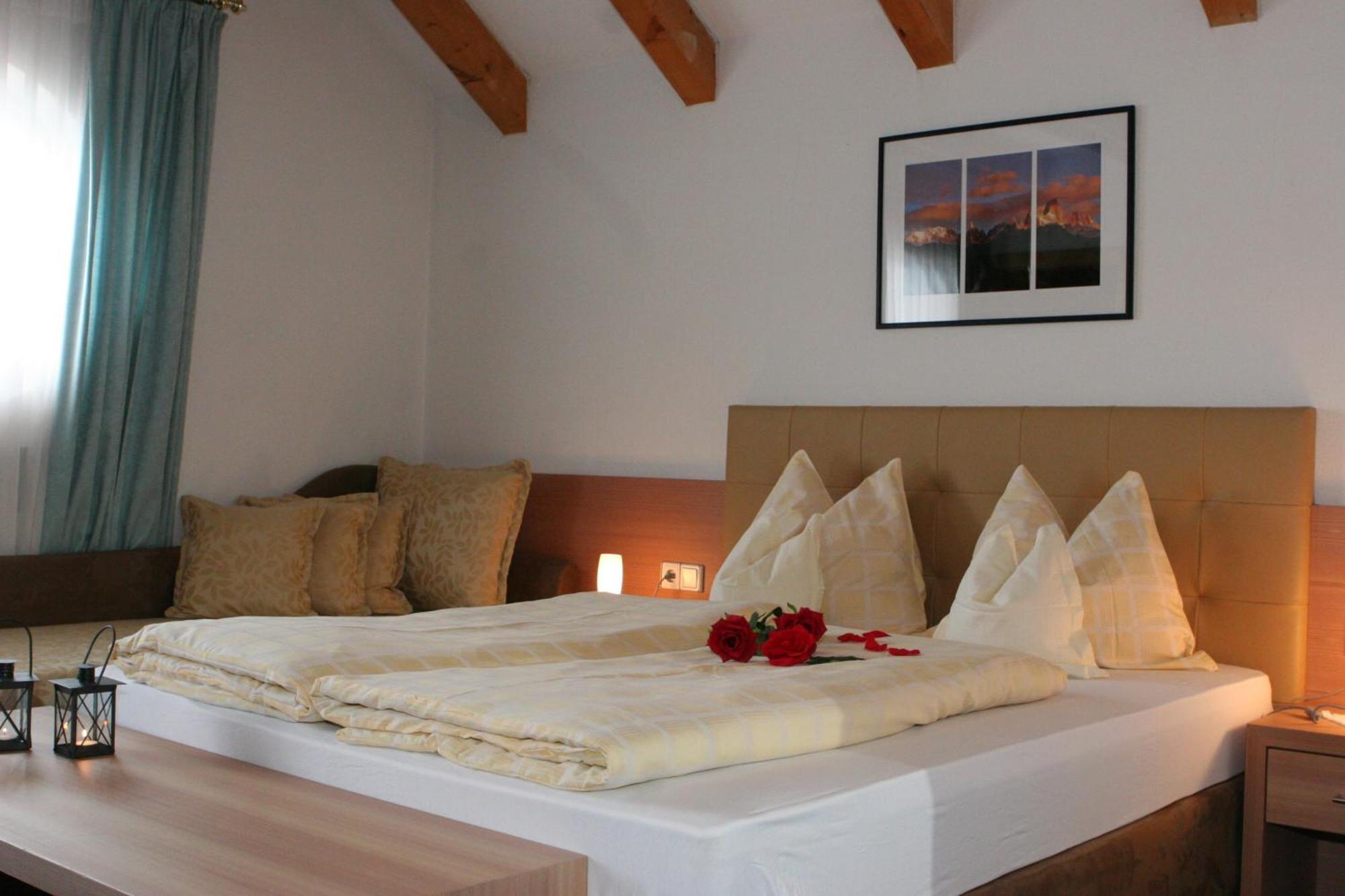 Hotel Amaten Brunico Bagian luar foto
