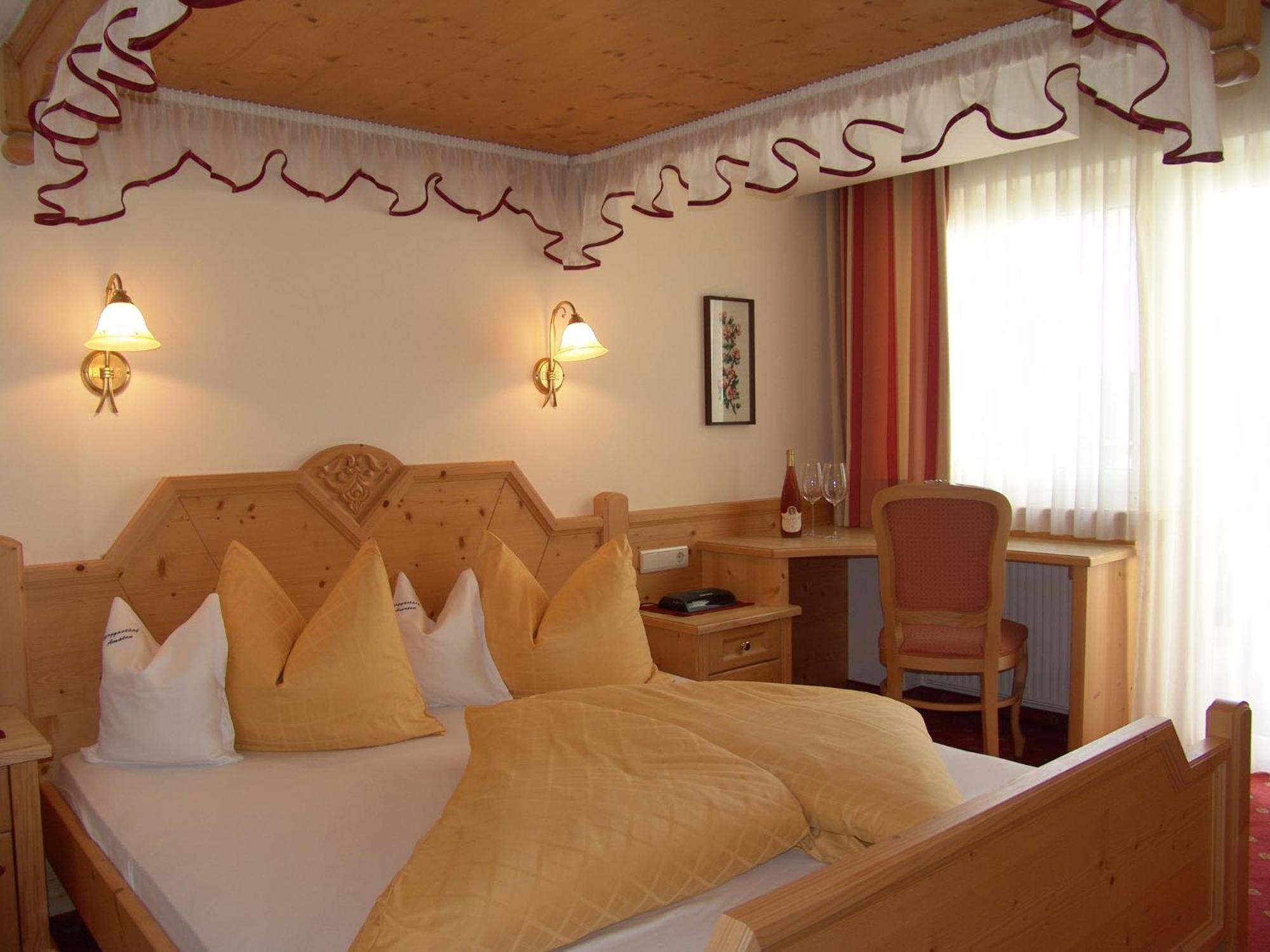Hotel Amaten Brunico Bagian luar foto