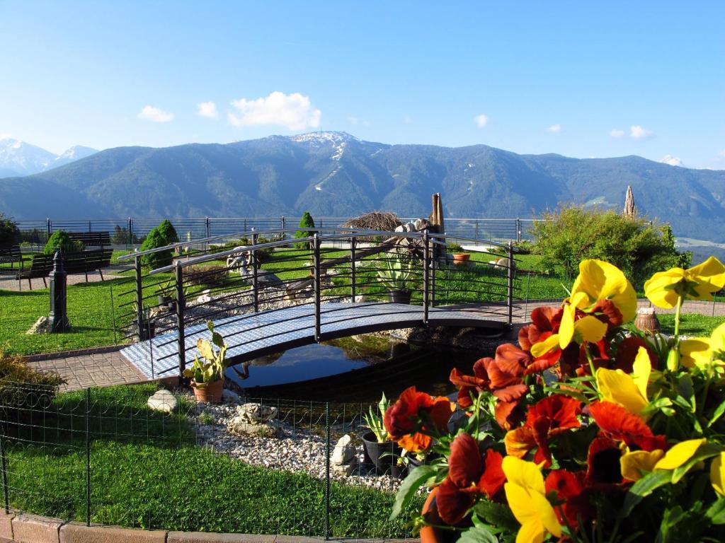 Hotel Amaten Brunico Bagian luar foto