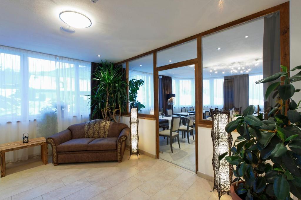 Hotel Amaten Brunico Bagian luar foto