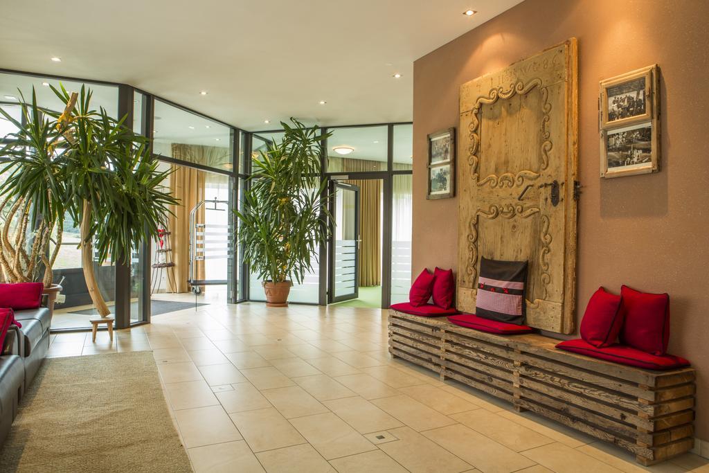 Hotel Amaten Brunico Bagian luar foto