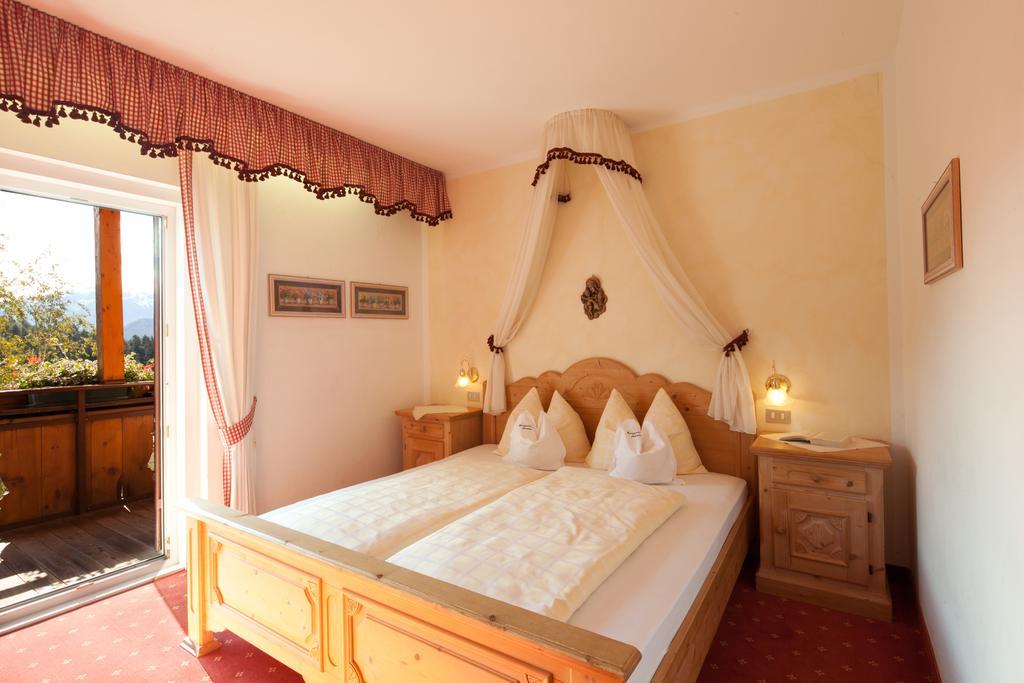 Hotel Amaten Brunico Bagian luar foto