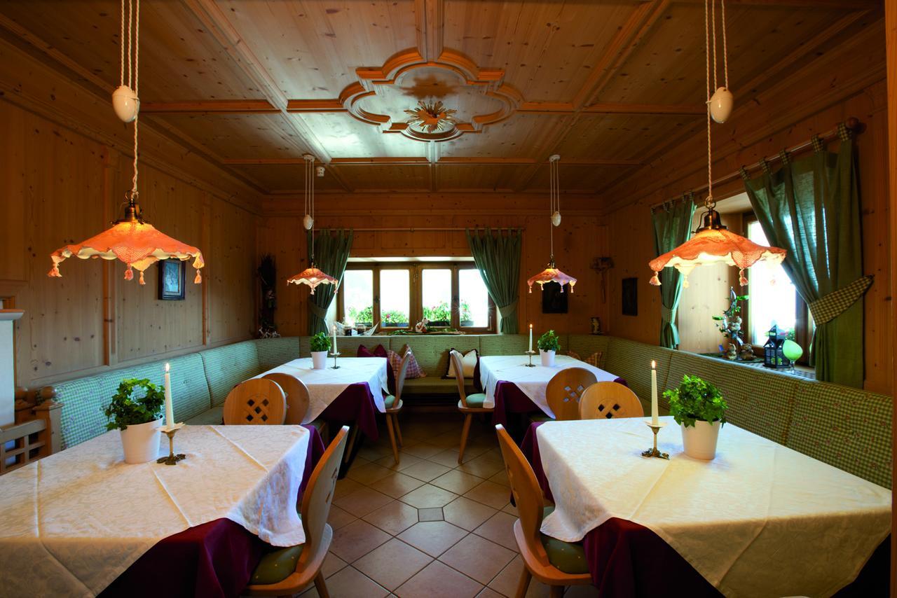 Hotel Amaten Brunico Bagian luar foto
