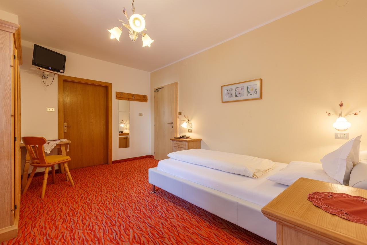 Hotel Amaten Brunico Bagian luar foto