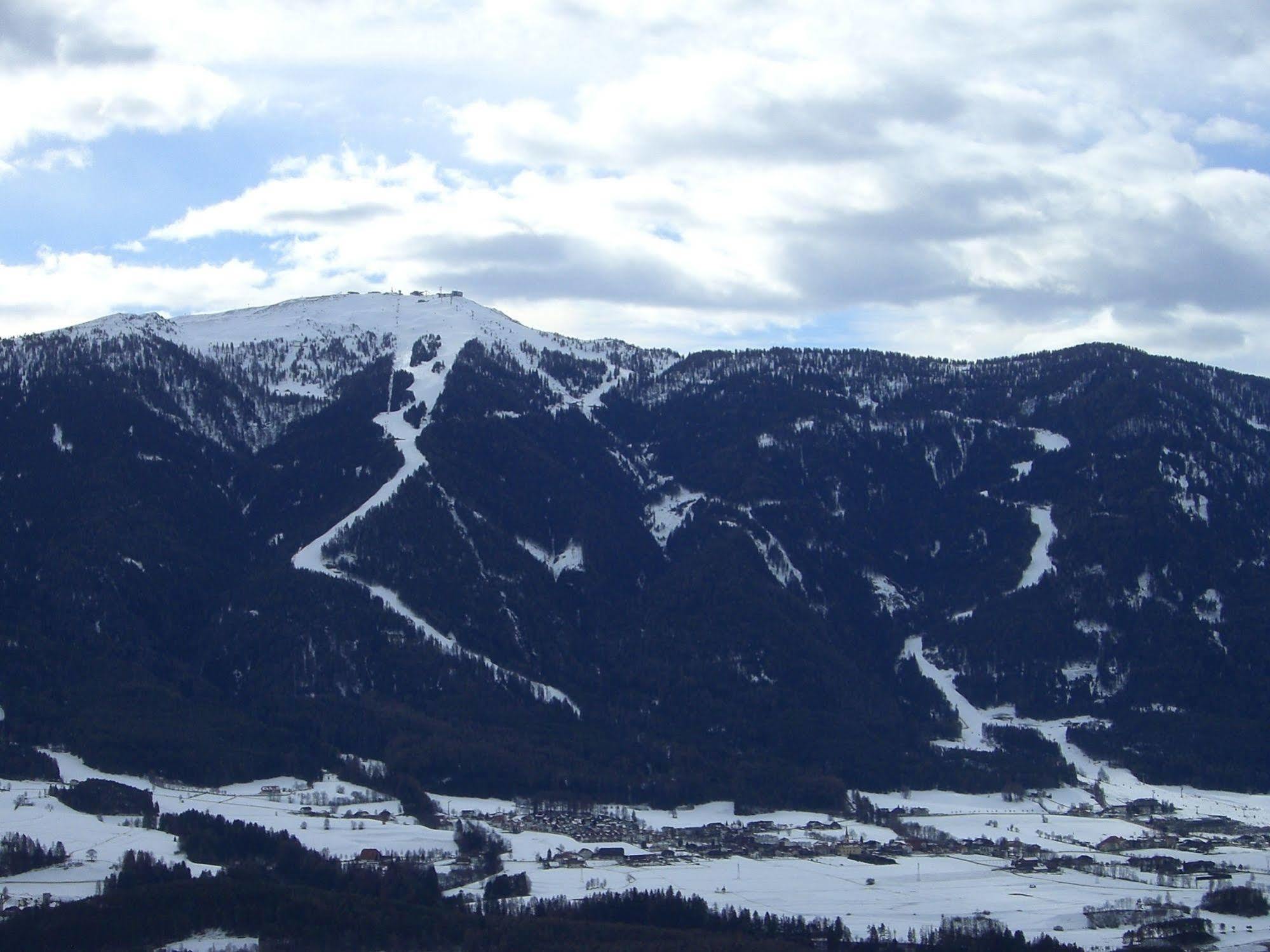 Hotel Amaten Brunico Bagian luar foto