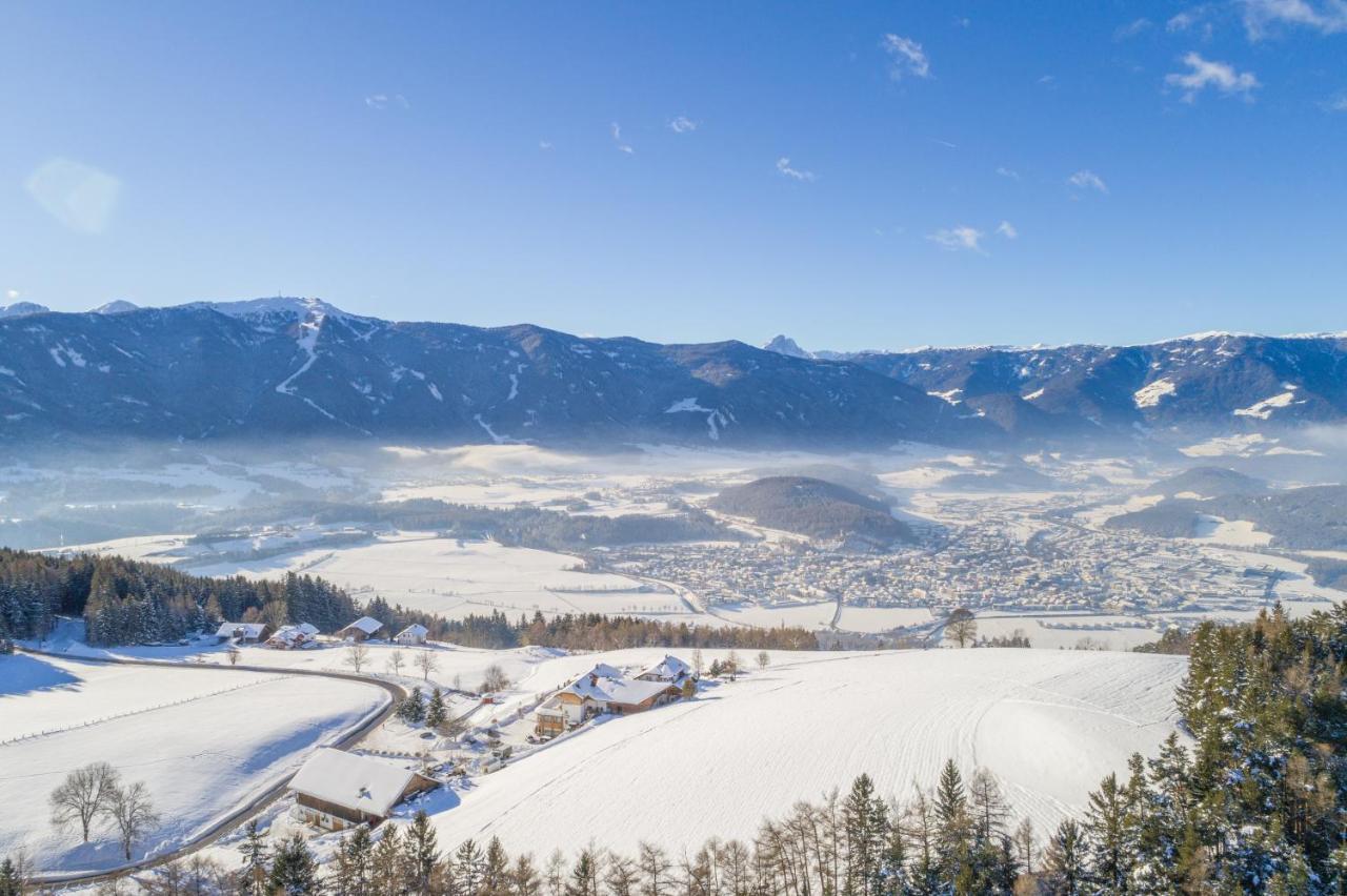 Hotel Amaten Brunico Bagian luar foto