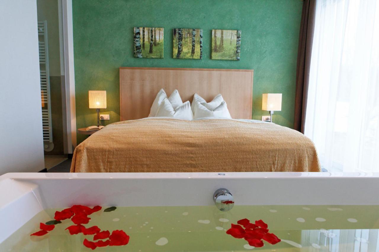 Hotel Amaten Brunico Bagian luar foto